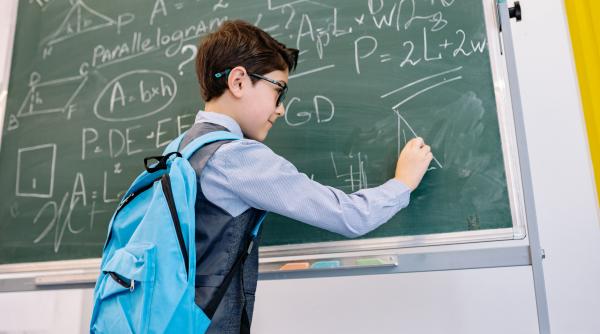 Rucsac greu, dureri de spate și probleme ale coloanei vertebrale. Care este greutatea recomandată a ghiozdanului