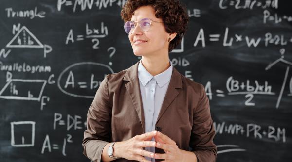 Vă invit la dezbatere: Se vorbește mereu despre ”elevul model”, dar cum ar trebui să fie ”profesorul model”?