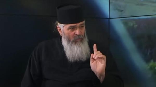 ”Nu știu ce să fac cu el. Stă toată ziua cu telefonul în mână”: Sfaturile Părintelui Calistrat  