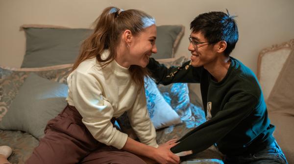 Oțet, ulei, pastă de dinți, înălbitor de rufe, păpădie: Metode din credința populară pentru a afla dacă ești însărcinată