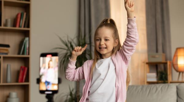Proiectul de lege privind accesul minorilor pe TikTok și Instagram: Ce trebuie să știe părinții?