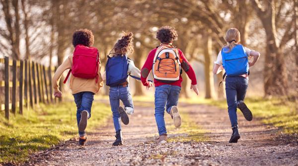 Zile libere an școlar 2023-2024: România, în topul Europei cu cele mai multe zile fără şcoală. Bucuria copiilor și provocarea părinților