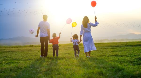 Cum să-i înveți pe copii să fie recunoscători pentru ceea ce au și să lucreze la recunoștință