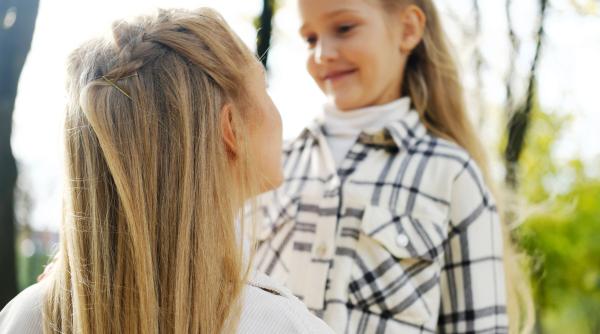 „Vreau un frățior sau o surioară!” Ce să-i spui copilului atunci când cere insistent un alt membru în familia voastră? Specialiști: „Este o provocare!”