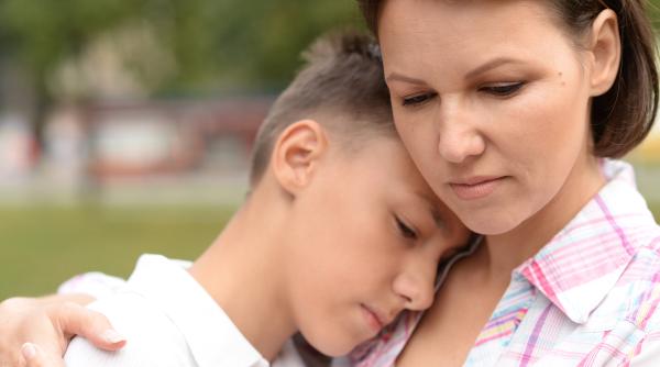 „Nu vreau să îmi mai găsesc copilul plângând!” Scrisoarea unei mame, către profesoara de matematică: „Sunt convinsă că și alți părinți gândesc la fel că mine”