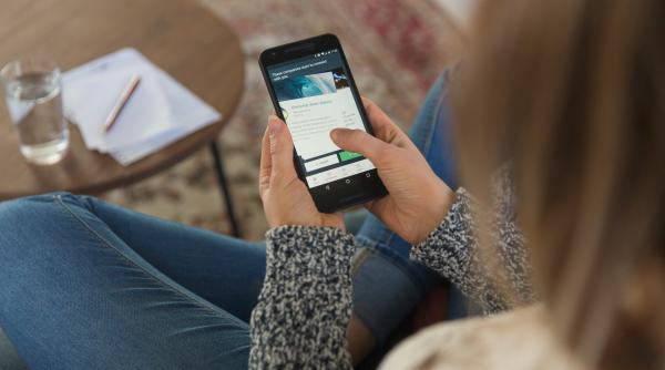 Chatul copiilor, între dreptul la intimitate și nevoia de control: Este corect să le citești mesajele? 