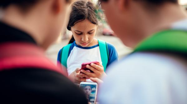 Regula de aur în momentul în care îi dai un telefon unui copil. Psihoterapeut Todeancă: „Până la adolescență, părinții trebuie să-l învețe pe copil asta!” / VIDEO