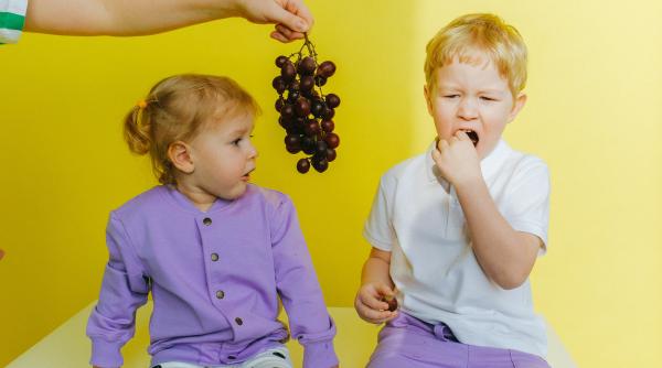 Cum să rezolvi gelozia între frați: Secretul este mult mai simplu decât îți imaginezi