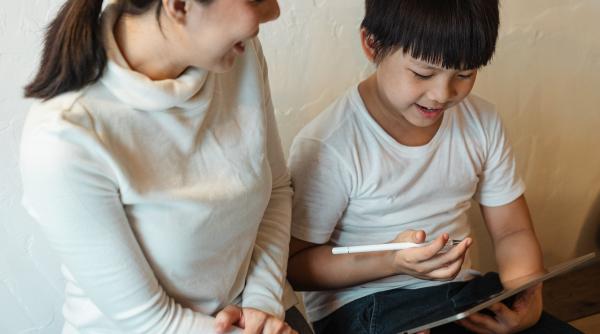 Sfaturi pentru a ajuta un copil să memoreze cât mai rapid o poezie