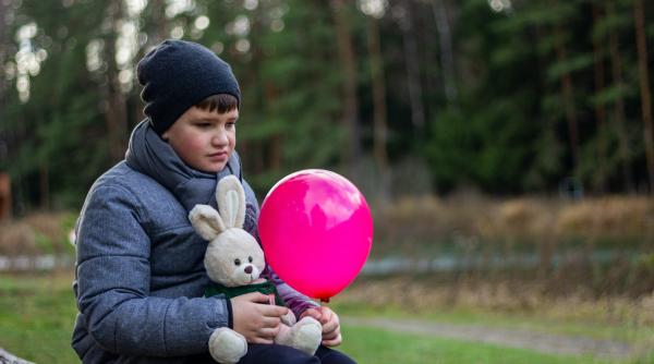 Copil exclus din grupul de prieteni: Sfaturi pentru părinți