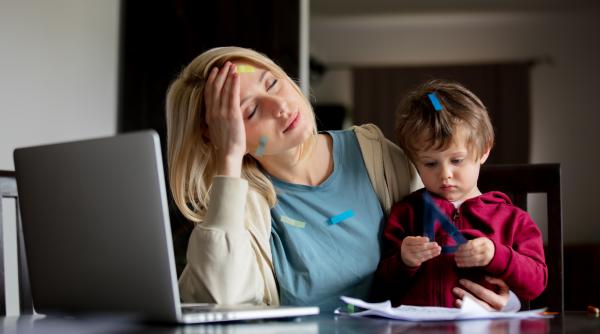 Job sau copii? Provocarea italiencelor care „pune în pericol creșterea economică”