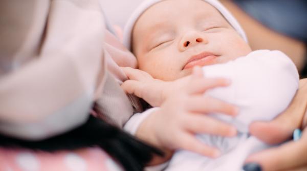 Este recomandat zgomotul alb bebelușilor? Ce spun experții: „Trebuie să fim atenți!”