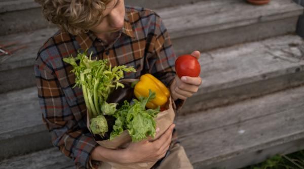 Adolescenții și alimentația: Atenție la aceste erori banale. Importanța alimentației în adolescență