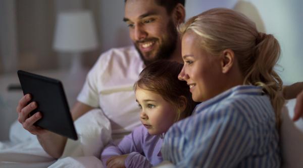 Ghid în 10 puncte pentru utilizarea sigură și sănătoasă a tehnologiei: Sfaturi esențiale pentru părinți în procesul de alfabetizare digitală a copiilor