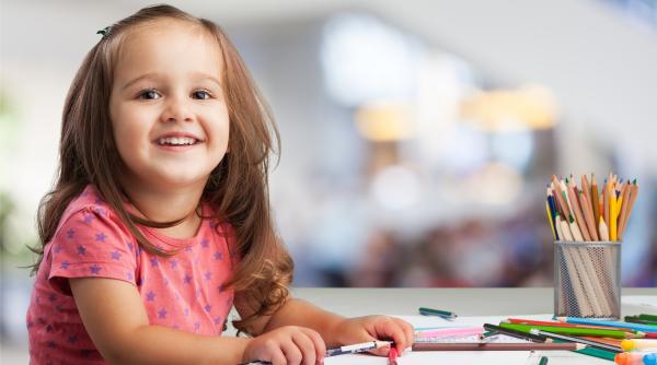 Tichete de 500 de lei pentru elevii români: Termenul pentru depunerea cererilor, prelungit. 410.000 de copii vor primi anual un tichet educaţional