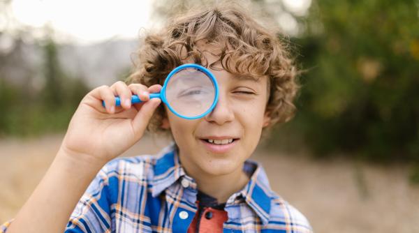 Ticurile oculare la copii: Cauzele lor și cum se rezolvă