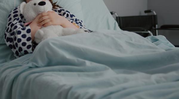 Tragedie învăluită în mister: O fetiță de 12 ani și-a pierdut viața la 2 zile după ce a fost diagnosticată cu o răceală