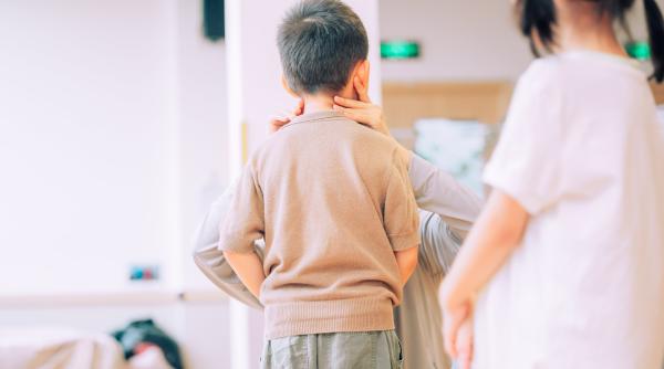 ”Domnule doctor, copilul meu s-a îngrășat foarte mult în ultimii ani. Să fie tiroida?”. Tot ceea ce trebuie să știi despre tiroidă și luarea în greutate