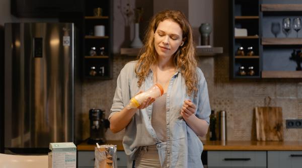 Cum să-ți obișnuiești nou-născutul cu biberonul