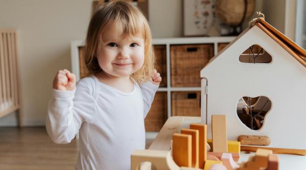 Avantajele jocurilor din lemn pentru copiii de 1 an