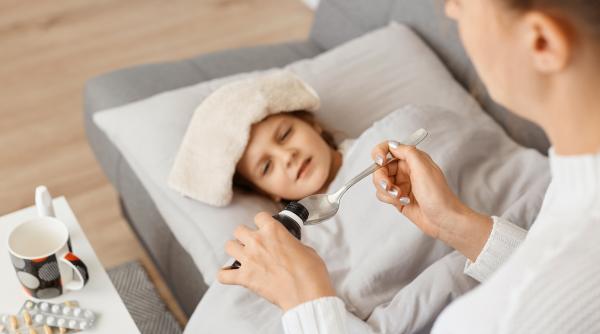 Ce să NU faci dacă al tău copil este bolnav, potrivit unui medic pediatru de la Harvard: „Uneori, intențiile bune sunt mai mult nocive decât benefice”