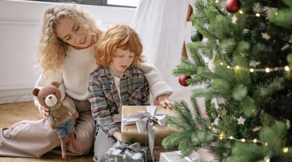 „Mamă, Moș Crăciun nu există?”: Primele îndoieli. Cum să-i spui copilului tău că Moș Crăciun nu există?
