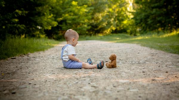 Studiu: Părinții petrec, în medie, doar 2 ore pe zi cu ai lor copii. „Au nevoie de joacă și interacțiune cu mama sau tata pentru a se dezvolta armonios”