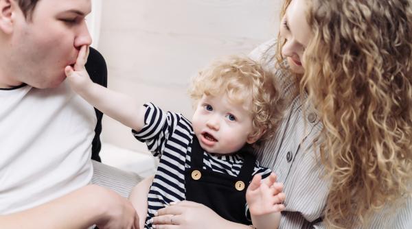 Studiu: Nu contează în ce țară trăiești, toți vorbim la fel cu bebelușii noștri. 51.065 de înregistrări din 187 de țări diferite au dovedit acest lucru!