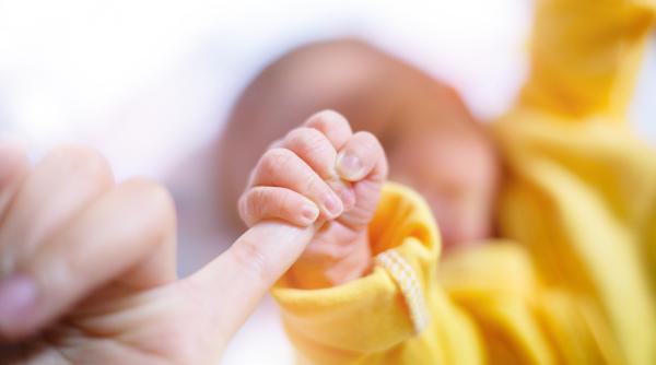 O femeie a dat naștere unui bebeluș uriaș! Medicii și părinții au rămas uluiți: „Nu ne-am imaginat niciodată că va fi atât de mare!” / FOTO