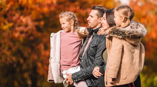 A face copiii fericiți NU este misiunea principală a părinților, potrivit unui expert în educație pozitivă: „Funcția esențială a lor este ASTA!”