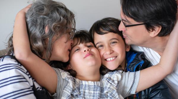 Din fericire NU există părinți perfecți: Importanța greșelilor și a cere scuze