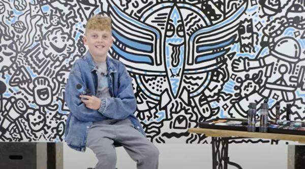  Un băiețel de 13 ani, certat de mic pentru că desenează „mâzgâleli” la școală, are acum contracte cu Nike și Pixar / FOTO+VIDEO