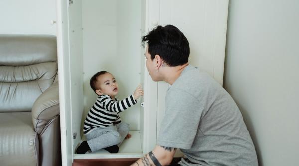 Deget prins în ușă la copii: Cu remediul bunicii nu ai cum să dai greș