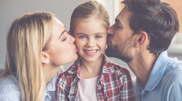 Cele 11 afirmații esențiale pe care ar trebui să le spui copilului tău pentru ca acesta să crească fericit și încrezător