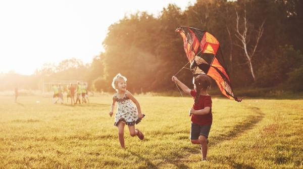 Studiile arată că ai noștri copii se joacă mai puțin decât oricare generație anterioară: „Consecințe grave asupra sănătății lor mintale!”