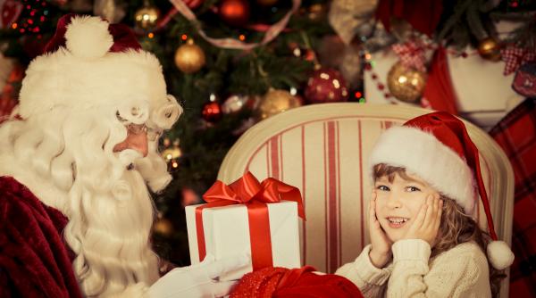 La ce vârstă ar trebui să le spui copiilor adevărul despre Moș Crăciun? Psiholog: Atunci încep să părăsească stadiul de „gândire magică”