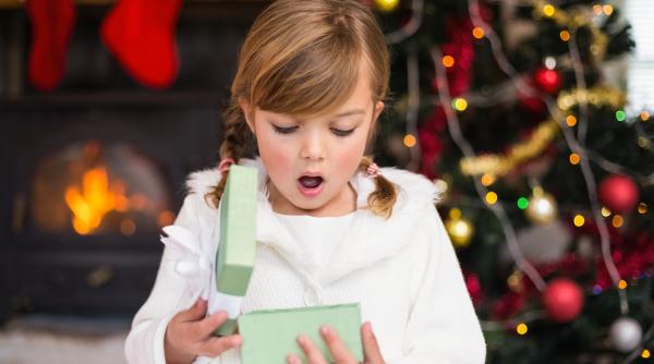 5 lucruri de care ar trebui să ții cont dacă vrei să-i oferi copilului tău un telefon mobil de Crăciun: „Aceste cadouri se pot transforma în probleme”