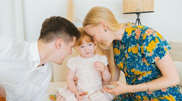 Un psiholog ne ajută să identificăm „violența invizibilă” și mesajele pe care le primesc copiii expuși acestui tip de acțiuni: Identificarea lor, primul pas către schimbare