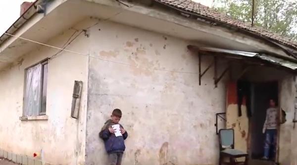 Casele din România în care Moș Crăciun nu ajunge niciodată. Dorm într-o singură cameră și își imaginează că sunt deja polițiști