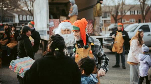 Părinte cu sindromul Grinch: Cum să ajungi să iubești din nou Crăciunul de dragul  copiilor tăi