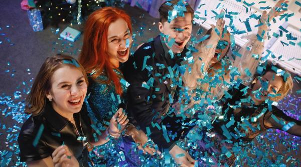 Prima petrecere de Revelion a adolescenților. Cum să pregătești copiii astfel încât să-și asume cât mai puține riscuri?