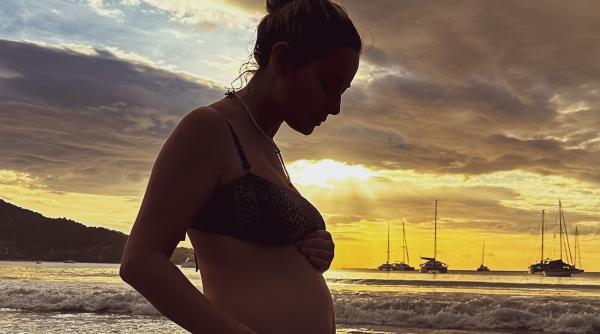 Laura Cosoi este însărcinată din nou: „Miracolul vieții”. Val de felicitări din partea fanilor: „A plecat mami și vine un îngeraș!”