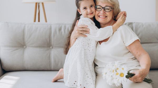 Studiu: Fetele moștenesc genetica și temperamentul de la bunicile materne