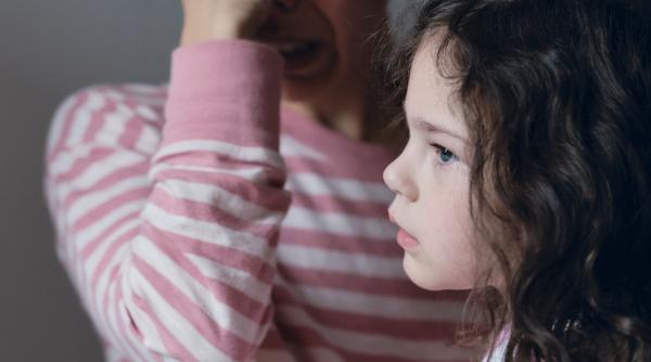 Acesta este, fără îndoială, „cel mai prost” stil de parenting: Copiii îl urăsc, experții îl detestă, așa că de ce o fac părinții?