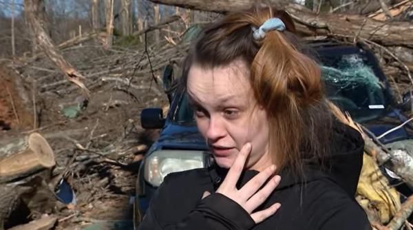 Bebeluș de 4 luni găsit în viață într-un copac după ce a fost lovit de o tornadă (VIDEO)