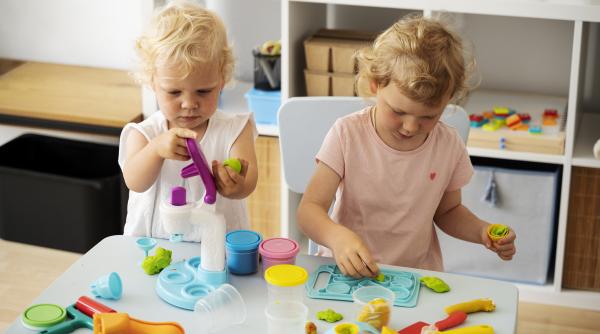 Jucăriile preferate ale copiilor care îi înnebunesc pe părinți