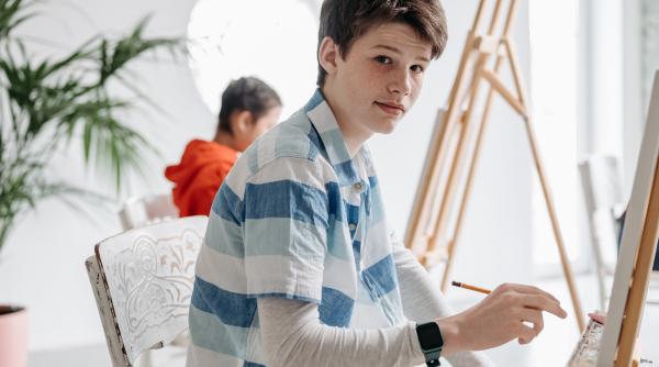 ”Mamă, tată...vreau să fiu artist”: Viitorul fiului tău te îngrijorează? Ia în calcul aceste sfaturi pentru a depăși situația