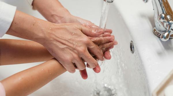 10 boli ale copilăriei care pot fi evitate prin spălarea mâinilor
