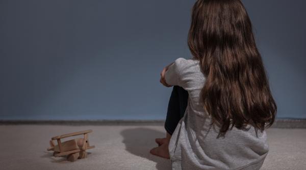 Îmbrățișările, mai bune decât pedepsele pentru a-ți educa copilul! „De unde vine ideea că pentru a se comporta bine, trebuie să-l facem să se simtă rău?”