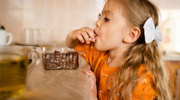 Dependența copiilor de dulciuri. Psihoterapeutul Cătălin Durlă avertizează părinții: „Aici e o mare capcană!” / VIDEO